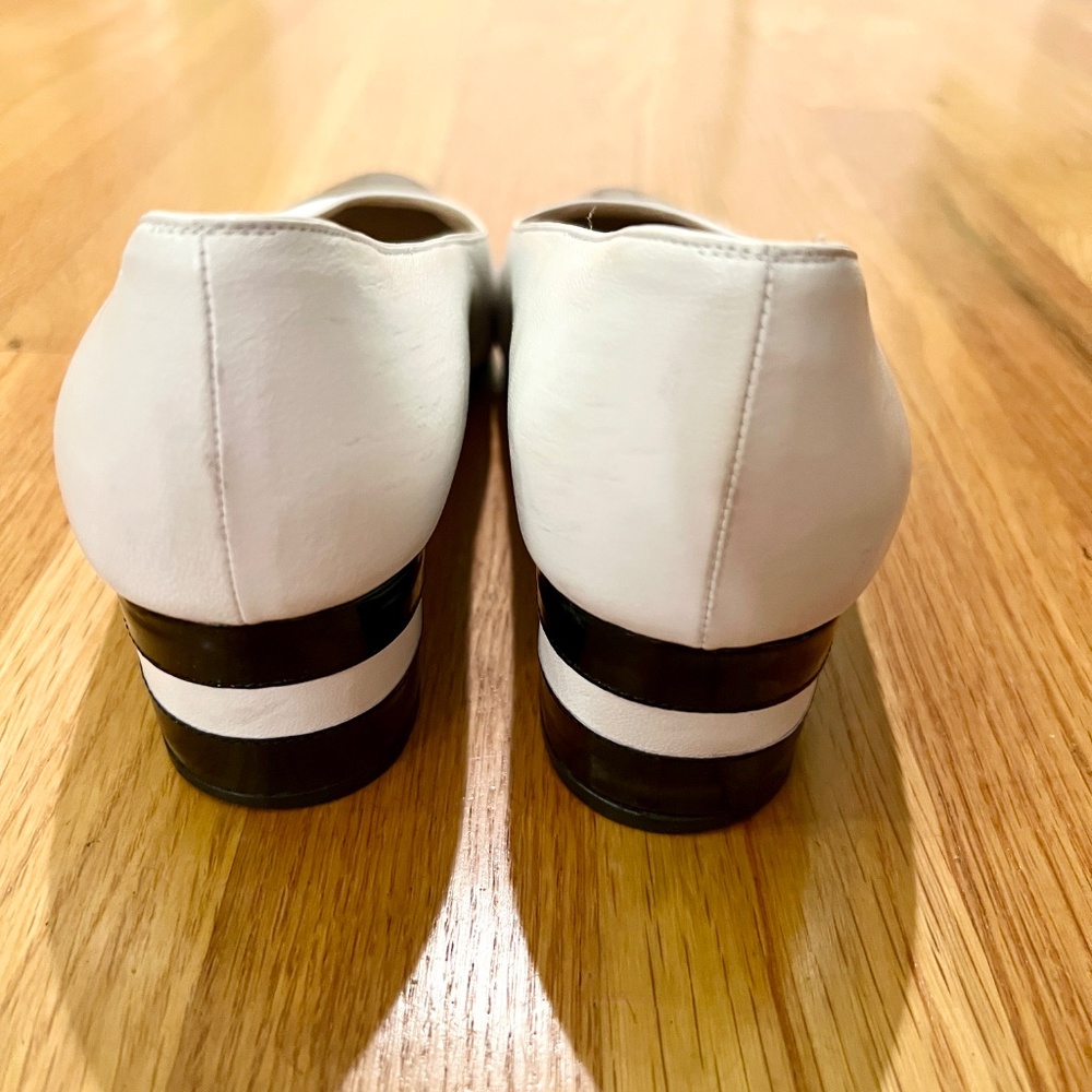 EUC Women's Vintage CHANEL White Black Cap Toe Low Heel Pumps Size 38.5 or US 8 - Picture 7 of 10